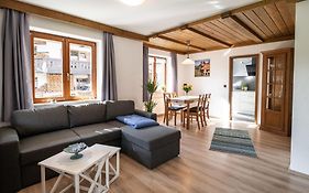 Neu! Sonnige Terrassen-Ferienwohnung In Den Bergen